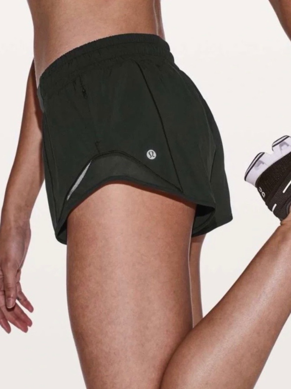 Lululemon High Rise Hotty Hot Short II Sz 6 *2.5" In Black